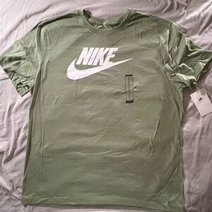 Nike Men's Sage Green Tee